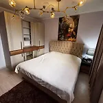 Golden Nest B25