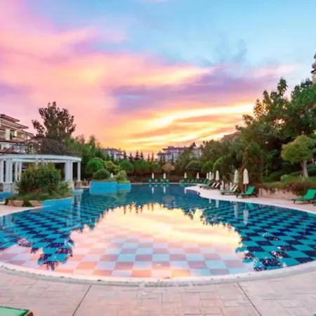 Hotel Golden Nest B25