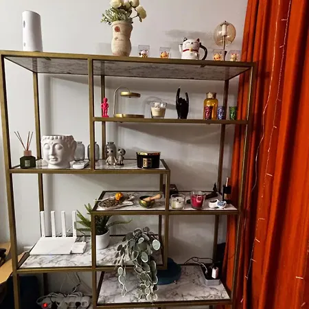 Golden Nest B25