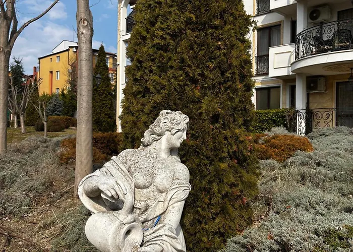 Golden Nest B25 Hotel